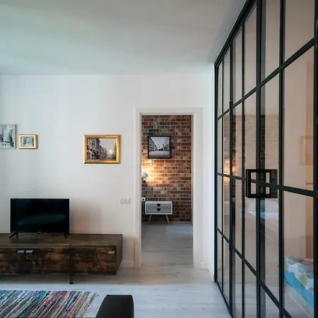 Retro Midtown Apartament