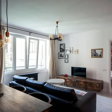 Retro Midtown Apartman